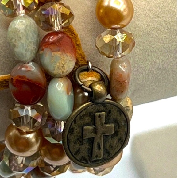 Green Onyx Bead Bracelet With Feather & Cross Charms - Picture 3 of 8